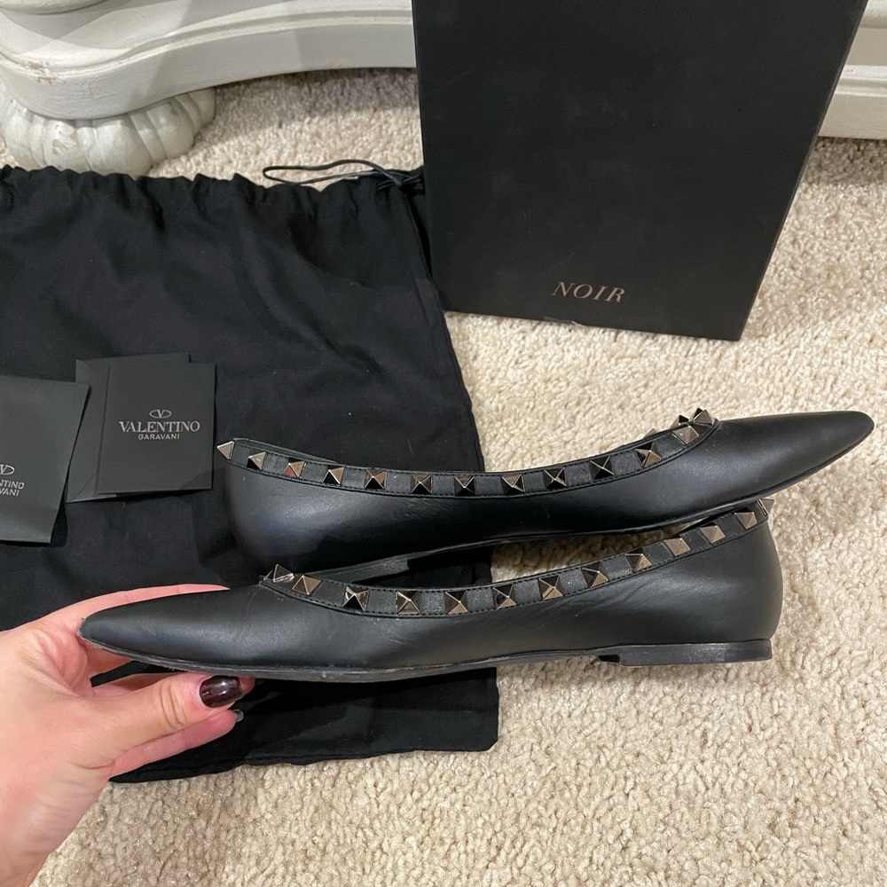 Valentino Noir Matte Black Gunmetal Rockstud Pointed Toe Flats Sz 37.5 - Picture 9 of 11